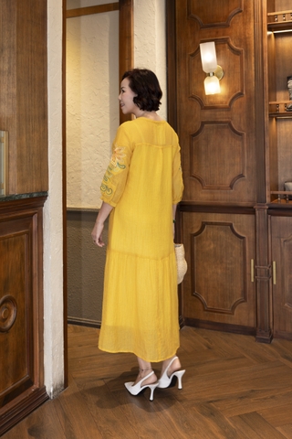 M COLLECTION | Váy Đầm Maxi Đuôi Cá Nữ Trung Niên Tặng Mẹ Cài Nút Thun Xốp Thêu Hoa Tay Lỡ D12778LW01