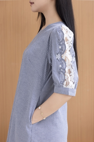 SWANLAKE | Váy Đầm Nữ Sọc Suông Cổ Tròn Cotton Tay Lỡ Nẹp Thêu Hoa Ren Lưới Có Túi Công Sở D12673LW01