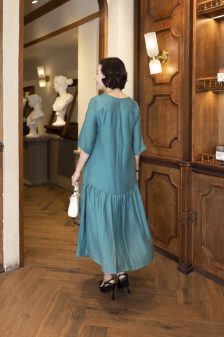 M COLLECTION | Váy Đầm Maxi Đuôi Cá Nữ Trung Niên Tặng Mẹ Tơ Lót Thun Thêu Hoa Tay Lỡ Cổ Trụ D13048LW01