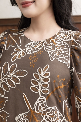 SWANLAKE | Váy Đầm Nữ Midi Phom A Tay Bí Lỡ Phồng Cổ Tròn Vải Đũi Thêu Hoa Dự Tiệc Công Sở D13292LW01