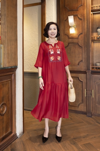 M COLLECTION | Váy Đầm Maxi Đuôi Cá Nữ Trung Niên Tặng Mẹ Tơ Lót Thun Thêu Hoa Tay Lỡ Cổ Trụ D13048LW01