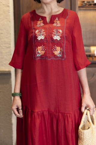 M COLLECTION | Váy Đầm Maxi Đuôi Cá Nữ Trung Niên Tặng Mẹ Tơ Lót Thun Thêu Hoa Tay Lỡ Cổ Trụ D13048LW01