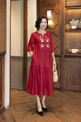 M COLLECTION | Váy Đầm Maxi Đuôi Cá Nữ Trung Niên Tặng Mẹ Tơ Lót Thun Thêu Hoa Tay Lỡ Cổ Trụ D13048LW01