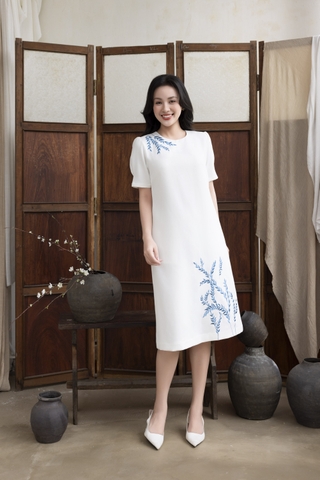 SWANLAKE | Váy Đầm Midi Suông Nữ Tay Bí Phồng Cổ Tròn Vải Lụa Dày Thêu Hoa Đi Tiệc Công Sở D13262LW01