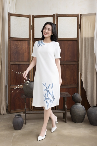 SWANLAKE | Váy Đầm Midi Suông Nữ Tay Bí Phồng Cổ Tròn Vải Lụa Dày Thêu Hoa Đi Tiệc Công Sở D13262LW01