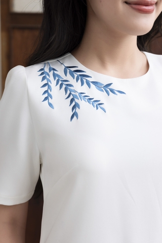 SWANLAKE | Váy Đầm Midi Suông Nữ Tay Bí Phồng Cổ Tròn Vải Lụa Dày Thêu Hoa Đi Tiệc Công Sở D13262LW01