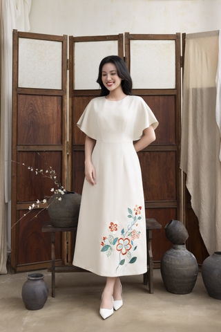 SWANLAKE | Váy Đầm Nữ Cổ Tròn Vải Lụa Dày Thêu Hoa Nhấn Eo Tay Cánh Dơi Sang Trọng Đi Tiệc D13250LW01