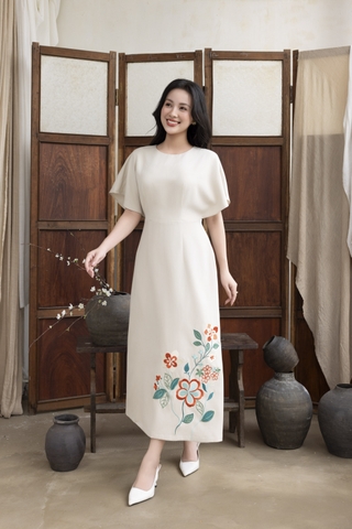 SWANLAKE | Váy Đầm Nữ Cổ Tròn Vải Lụa Dày Thêu Hoa Nhấn Eo Tay Cánh Dơi Sang Trọng Đi Tiệc D13250LW01