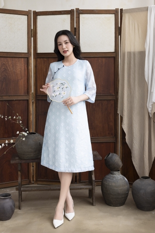 SWANLAKE | Váy Đầm Nữ Midi Cổ Tròn Tay Lỡ Vải Tơ Ép Hai Lớp Thêu Hoa Đính Nút Công Sở Tiệc D13237LW01