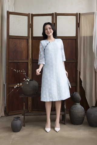 SWANLAKE | Váy Đầm Nữ Midi Cổ Tròn Tay Lỡ Vải Tơ Ép Hai Lớp Thêu Hoa Đính Nút Công Sở Tiệc D13237LW01