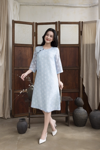 SWANLAKE | Váy Đầm Nữ Midi Cổ Tròn Tay Lỡ Vải Tơ Ép Hai Lớp Thêu Hoa Đính Nút Công Sở Tiệc D13237LW01