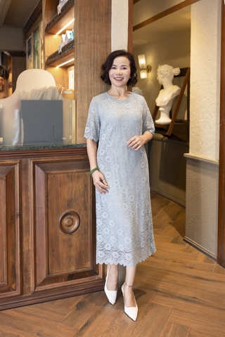 M COLLECTION | Váy Đầm Nữ Maxi Suông Trung Niên Tặng Mẹ Vải Lụa Dày Thêu Hoa Tay Lỡ Cổ Tròn D12841LW01