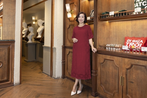 M COLLECTION | Váy Đầm Nữ Maxi Suông Trung Niên Tặng Mẹ Vải Lụa Dày Thêu Hoa Tay Lỡ Cổ Tròn D12841LW01