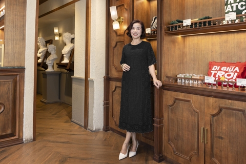 M COLLECTION | Váy Đầm Nữ Maxi Suông Trung Niên Tặng Mẹ Vải Lụa Dày Thêu Hoa Tay Lỡ Cổ Tròn D12841LW01