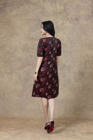 SWANLAKE | Váy Đầm Nữ Phom A Cổ Tròn Tay Ngắn Vải Gấm Hoa Cao Cấp Sang Trọng Đi Tiệc Công Sở D13266LW01