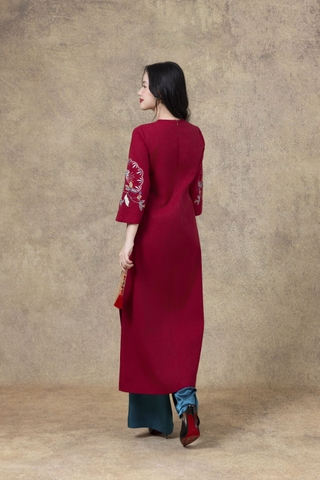 SWANLAKE | Áo Dài Cách Tân Nữ Phom Suông Cổ Tròn Chất Vải Linen Bột Thêu Hoa Tay Lỡ L13120LW01