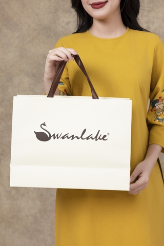 SWANLAKE | Áo Dài Cách Tân Nữ Phom Suông Cổ Tròn Chất Vải Linen Bột Thêu Hoa Tay Lỡ L13120LW01