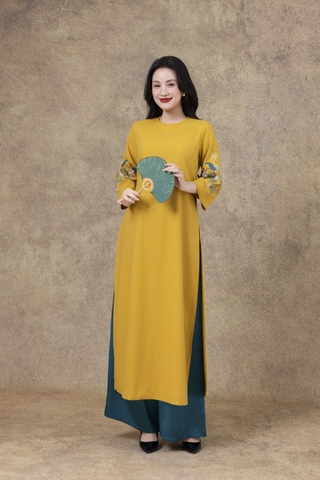 SWANLAKE | Áo Dài Cách Tân Nữ Phom Suông Cổ Tròn Chất Vải Linen Bột Thêu Hoa Tay Lỡ L13120LW01