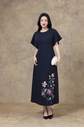 SWANLAKE | Váy Đầm Nữ Cổ Tròn Vải Lụa Dày Thêu Hoa Nhấn Eo Tay Cánh Dơi Sang Trọng Đi Tiệc D13250LW01