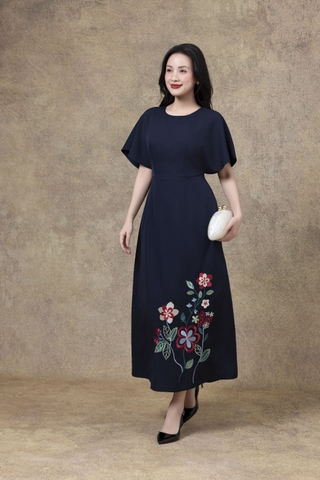 SWANLAKE | Váy Đầm Nữ Cổ Tròn Vải Lụa Dày Thêu Hoa Nhấn Eo Tay Cánh Dơi Sang Trọng Đi Tiệc D13250LW01