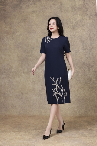 SWANLAKE | Váy Đầm Midi Suông Nữ Tay Bí Phồng Cổ Tròn Vải Lụa Dày Thêu Hoa Đi Tiệc Công Sở D13262LW01