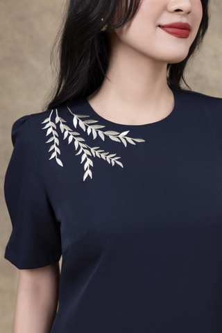 SWANLAKE | Váy Đầm Midi Suông Nữ Tay Bí Phồng Cổ Tròn Vải Lụa Dày Thêu Hoa Đi Tiệc Công Sở D13262LW01