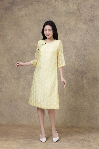 SWANLAKE | Váy Đầm Nữ Midi Cổ Tròn Tay Lỡ Vải Tơ Ép Hai Lớp Thêu Hoa Đính Nút Công Sở Tiệc D13237LW01