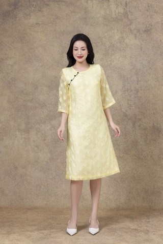 SWANLAKE | Váy Đầm Nữ Midi Cổ Tròn Tay Lỡ Vải Tơ Ép Hai Lớp Thêu Hoa Đính Nút Công Sở Tiệc D13237LW01