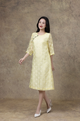 SWANLAKE | Váy Đầm Nữ Midi Cổ Tròn Tay Lỡ Vải Tơ Ép Hai Lớp Thêu Hoa Đính Nút Công Sở Tiệc D13237LW01