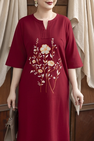 M COLLECTION | Váy Đầm Suông Nữ Trung Niên Tặng Mẹ Vải Linen Thêu Hoa Cổ Chữ V Tay Lỡ Có Túi D13234LW01