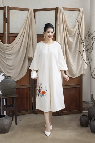 M COLLECTION | Đầm Thường Ngày Phuom Suong Lụa Dày Dài Qua Gối D13259LW01