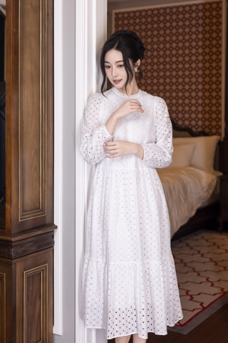 SWANLAKE | Váy Đầm Nữ Maxi Đuôi Cá Babydoll Cotton Thêu Đục Lỗ Trơn Cổ Trụ Cài Nút Tay Dài Hè D12394