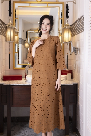 SWANLAKE | Váy Đầm Nữ Maxi Suông Vải Cotton Thêu Đục Lỗ Hè Cổ Tròn Tay Ren Lỡ Ống Loe Có Túi D12688LW01