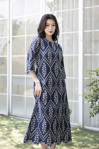 SWANLAKE | Váy Đầm Nữ Maxi Suông Vải Cotton Thêu Đục Lỗ Hè Cổ Tròn Tay Ren Lỡ Ống Loe Có Túi D12688LW01