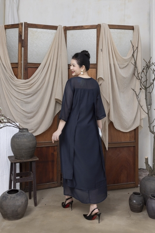 M COLLECTION | Váy Đầm Suông Nữ Trung Niên Tặng Mẹ Vải Tơ Cổ Vuông Đính Nút Tay Lỡ Xẻ Tà D13223LW01