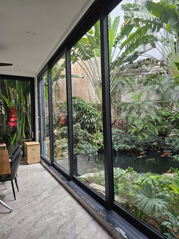 Cửa đi lùa 3 day 3 cánh nhôm hệ châu âu Aluso