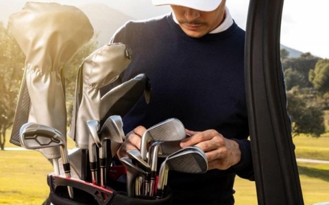 Để quý ông tự tin bước ra sân golf, không thể bỏ qua các vật dụng sau