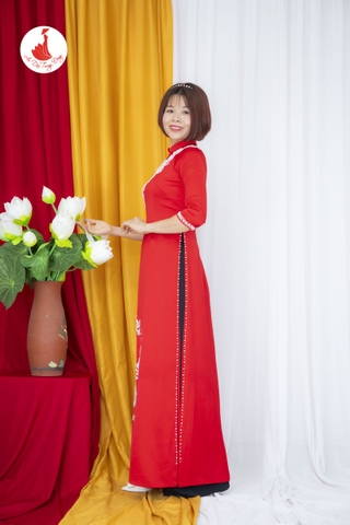 Áo dài đính kết màu đỏ vải lụa Ngọc Trai