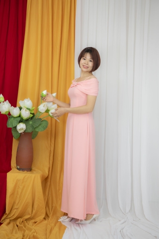 Áo dài cổ váy màu hồng vải Chifon
