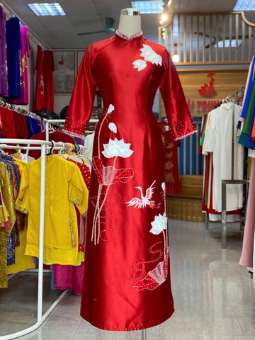 Áo dài lụa Ruby đính kết sen 1 chim màu đỏ/Áo dài Trung Đồng