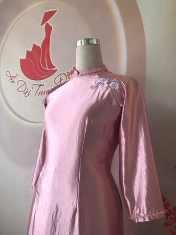 Áo dài chất Satin thêu tay thủ công màu hồng/ Áo dài Trung Đồng