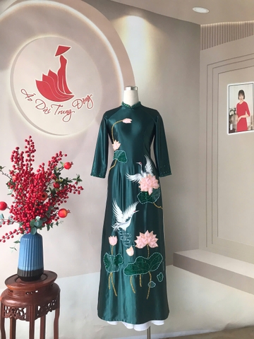 Áo dài chất Satin cao cấp kết hoa sen, thêu 2 chim màu xanh rêu/Áo dài Trung Đồng