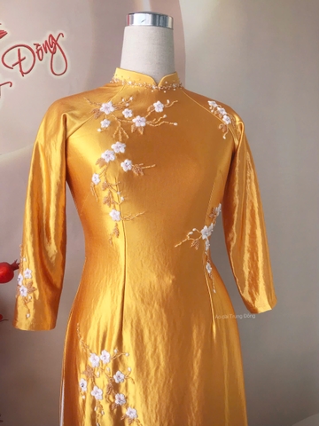 Áo dài mẹ chất vải lụa satin cao cấp thêu hoa thủ công màu vàng / Áo dài Trung Đồng