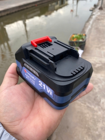 Pin Yamasu 10 cell dung lượng 3ah dòng xả 40a có đèn báo pin led 2 bên vỏ chống sốc