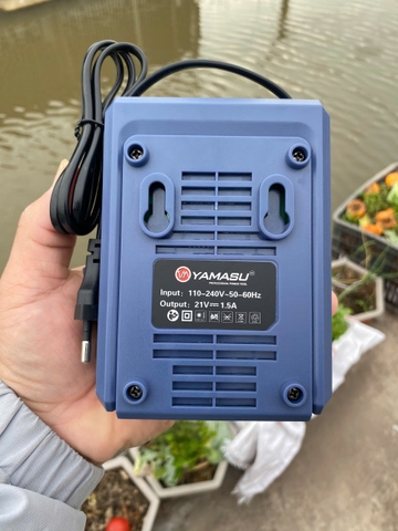 Sạc YAMASU M21 PRO 21v chân pin phổ thông