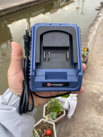 Sạc YAMASU M21 PRO 21v chân pin phổ thông
