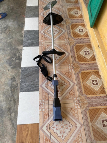 Máy cắt cỏ YAMASU YMS 21V chân phổ thông, công suất 800W, động cơ không chổi than