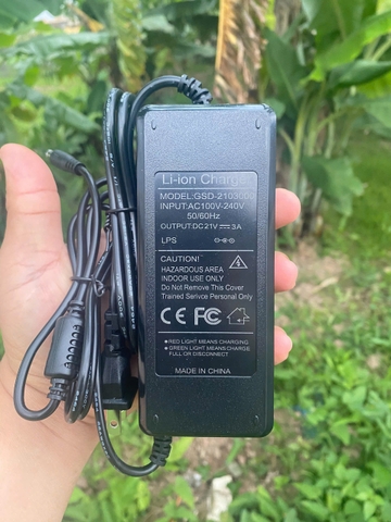 Máy cắt cỏ YAMASU YMS 21V chân phổ thông, công suất 800W, động cơ không chổi than