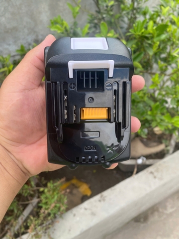 Pin thay thế cho pin Makita 18v nhận sạc zin dung lượng 4Ah dòng xả 40a