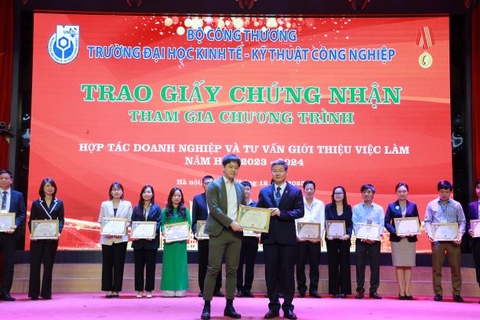 Tham dự Ngày hội hợp tác doanh nghiệp và Tư vấn Giới thiệu việc làm tại UNETI